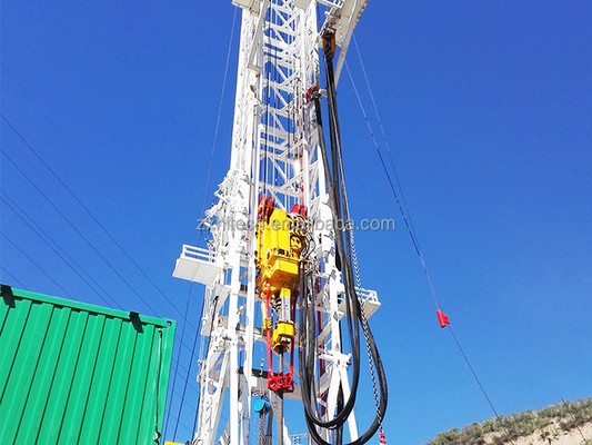 RG API Standard Oil Field Oil und Gassonde-gebohrter Loch-LKW brachten bewegliche Ölplattform ZJ30 750hp und Workover Rig Max D an