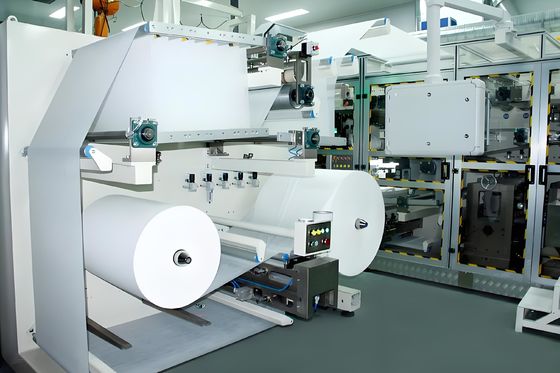 Hochgeschwindigkeits-Urin-Nichtfeuchtigkeits-Produktionslinie Hochleistungs-Urin-Nichtfeuchtigkeits-Ausrüstung für Windeln