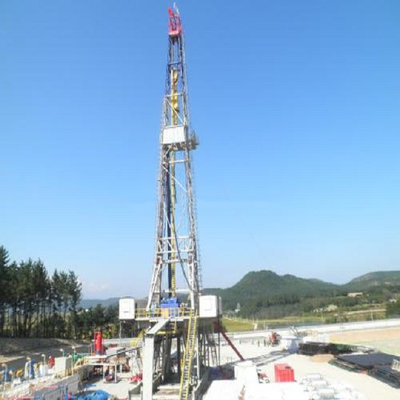RG API Standard Oil Field Oil und Gassonde-gebohrter Loch-LKW brachten bewegliche Ölplattform ZJ30 750hp und Workover Rig Max D an