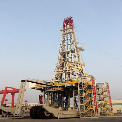 RG API Standard Oil Field Oil und Gassonde-gebohrter Loch-LKW brachten bewegliche Ölplattform ZJ30 750hp und Workover Rig Max D an